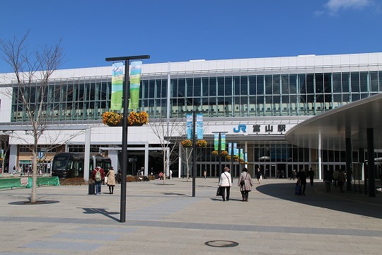 写真：富山駅　外観