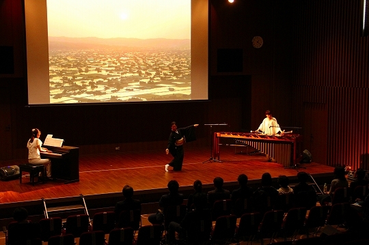 写真：共演の様子