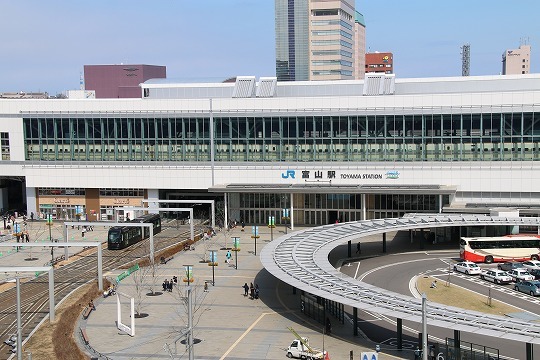 写真：富山駅　外観