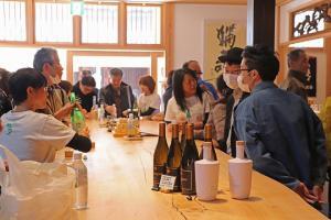 写真：飲食の様子