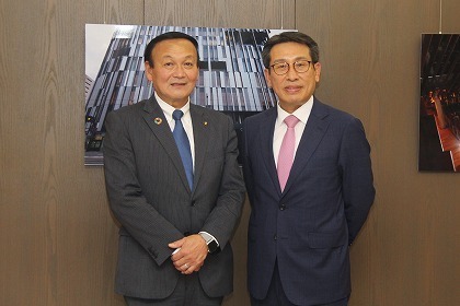 写真：権相熙（クォンサンヒ）駐新潟大韓民国総領事と市長
