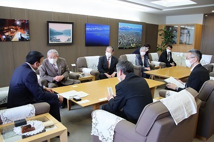 写真：表敬訪問の様子（6月8日）