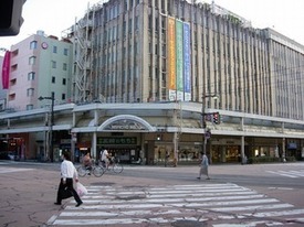 写真:大和富山店外観