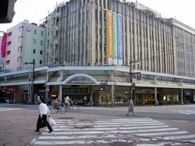 写真：大和富山店外観