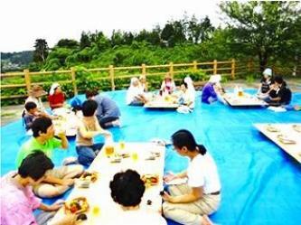 写真:昼食会の様子