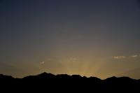 写真：常願寺川で見る立山の夜明け（富山市犬島）
