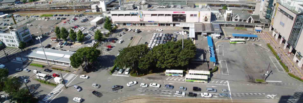 写真:富山駅南口広場