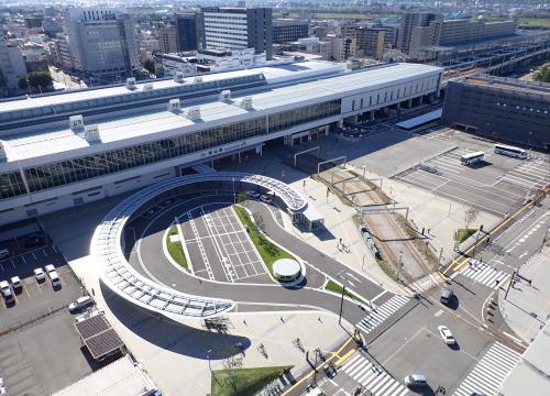 写真:富山駅北口駅前広場