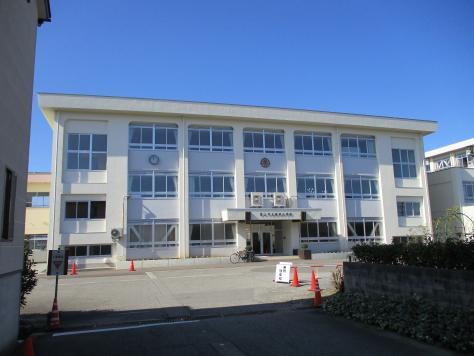 写真：奥田小学校　外観