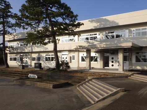 写真：浜黒崎小学校　外観