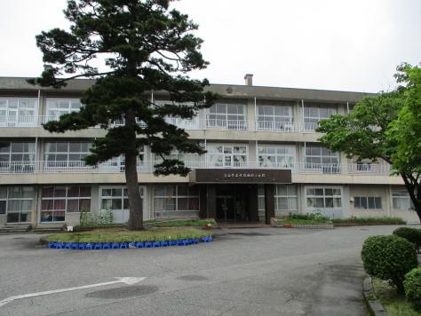 写真：水橋西部小学校　外観
