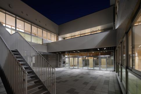 写真：上滝中学校　外観