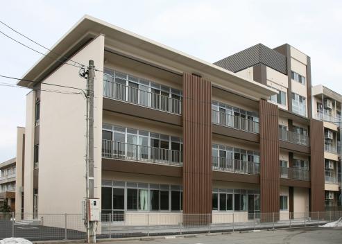 写真：月岡小学校　外観