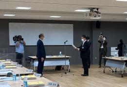 写真：第1回審議会の様子2