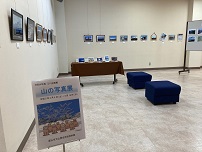 写真：ミニ企画展「山の写真展」展示風景