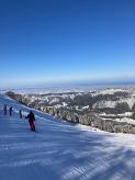 写真：立山山麓極楽坂第3ゲレンデから富山湾を望む