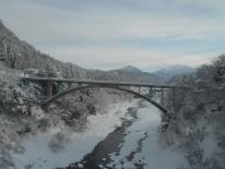 写真：電車に乗り千垣橋梁から見た風景