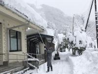 写真：シーズン最初の雪下ろし