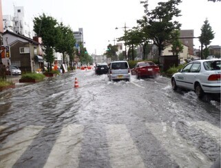 写真：道路が冠水している様子1
