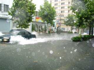 写真：道路が冠水している様子2