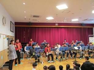 写真：新庄さくら保育園　演奏会1
