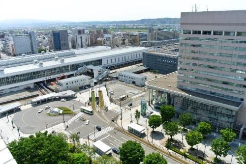 写真：2019年5月撮影　富山駅北口駅前広場