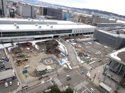 写真：2021年1月撮影　富山駅北口駅前広場