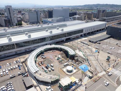 写真：2021年6月撮影　富山駅北口駅前広場