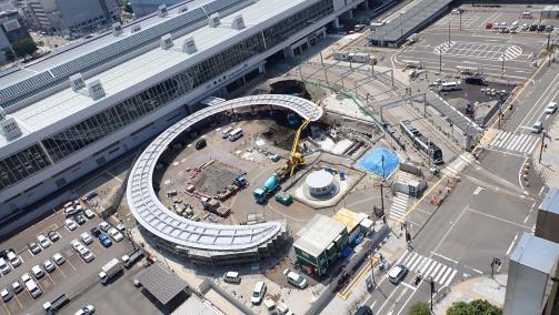 写真：2021年7月撮影　富山駅北口駅前広場