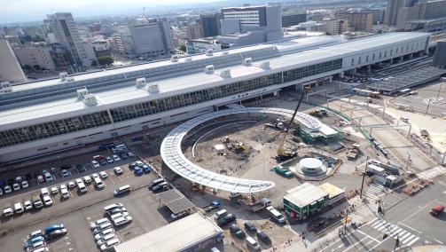 写真：2021年9月撮影　富山駅北口駅前広場