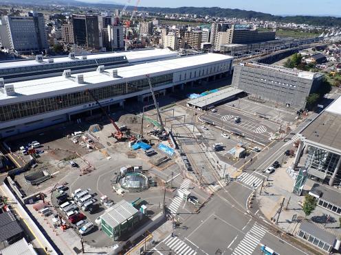 写真：2020年10月撮影　富山駅北口駅前広場