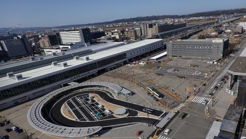 写真：2022年3月撮影　富山駅北口駅前広場