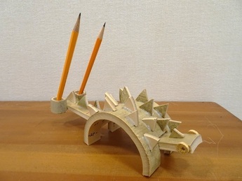 恐竜ペン立て