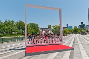 城址公園前のモニュメント