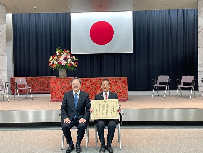 左：斉藤国土交通大臣、右：美濃部副市長