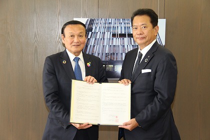 写真：協定締結・調印式の様子