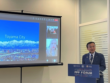 UNECE国際PPPフォーラムで富山市の取り組みを発表する藤井市長
