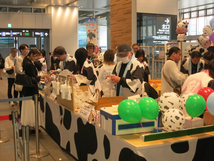 令和7年度牛乳祭　牛乳無料配布