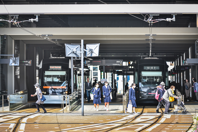 画像：富山駅構内のLRT