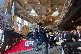 写真：中ホール開館記念式典
