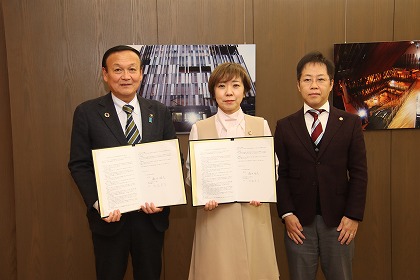 写真：富山県弁護士会との協定締結式の様子