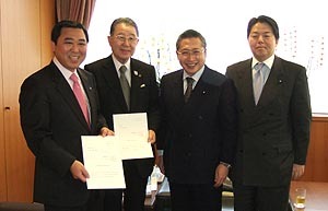 写真:第一号認定の様子