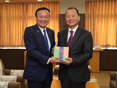 駐新潟大韓民国総領事の表敬訪問を受ける藤井市長