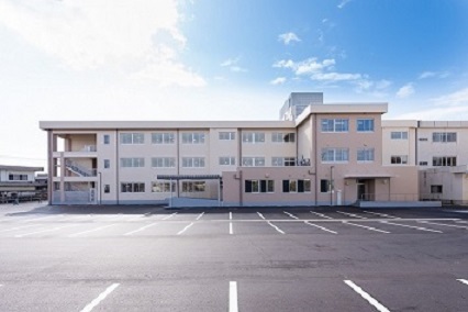 写真：西部中学校　外観