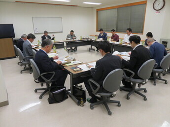 写真：古里小学校・音川小学校統合準備協議会の様子