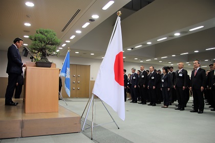 写真：執務始め式で訓示する藤井市長
