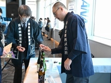 日本酒試飲の様子