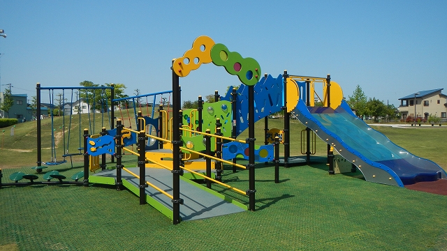 城川原公園　インクルーシブ複合遊具