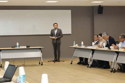 第1回富山市総合計画審議会であいさつする藤井市長