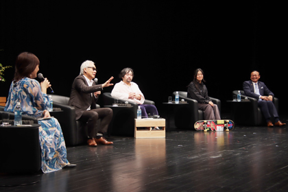 市ゆかりの著名人によるパネルディスカッション。